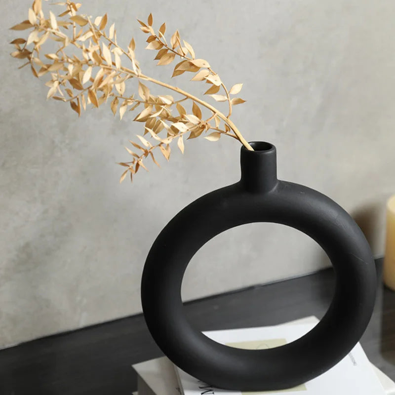 Minimalist Circular Vase – White or Black